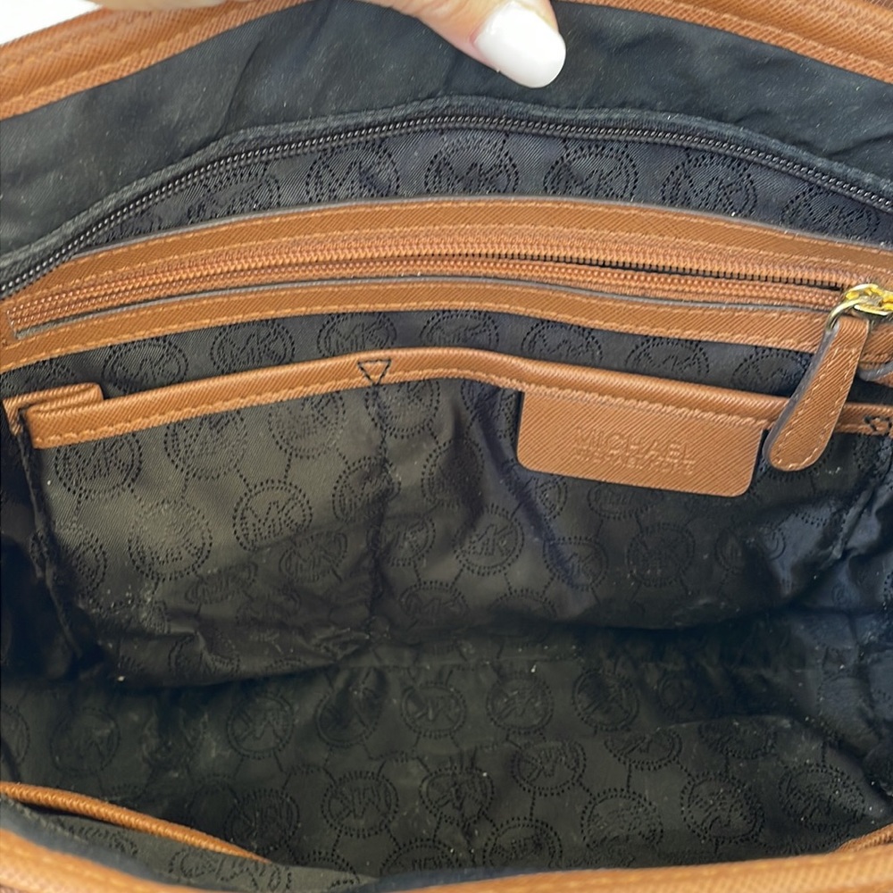 Michael Korks Black Neoprene small handbag. - Picture 3 of 3